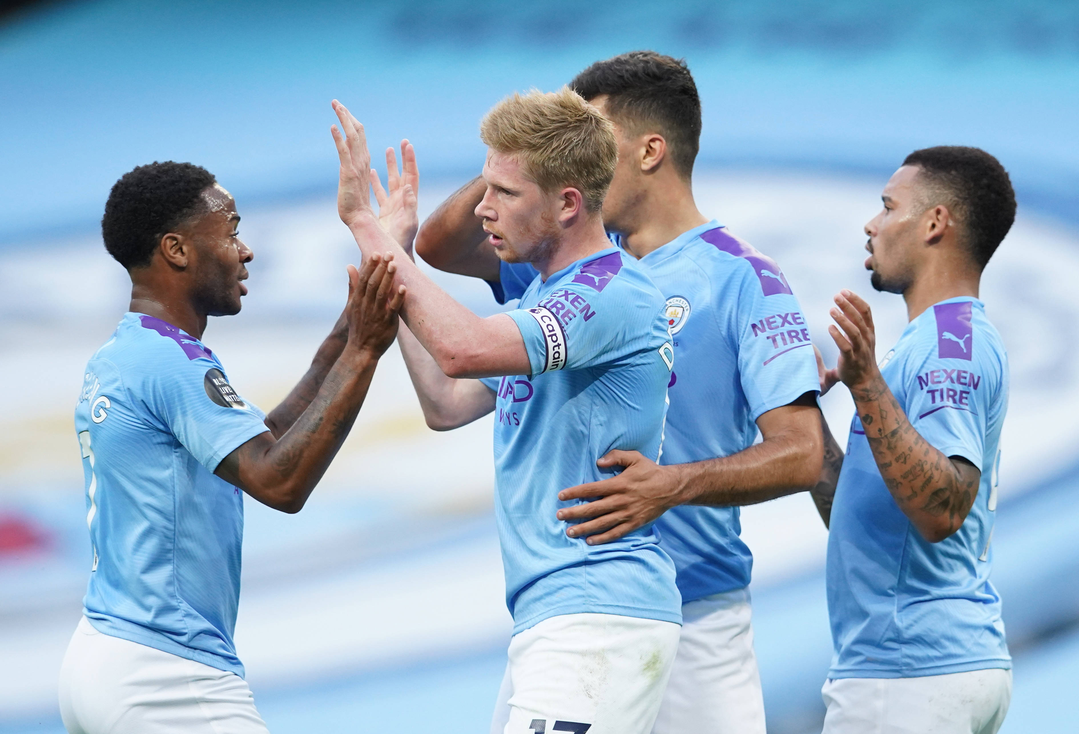 足球——英超:曼城胜利物浦