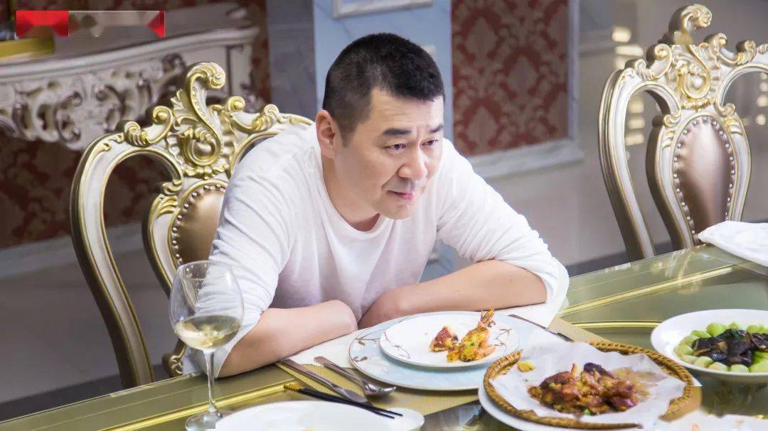 北京卫视爱我就别想太多热播亿万富豪陈建斌化身包子铺小老板隐身追爱