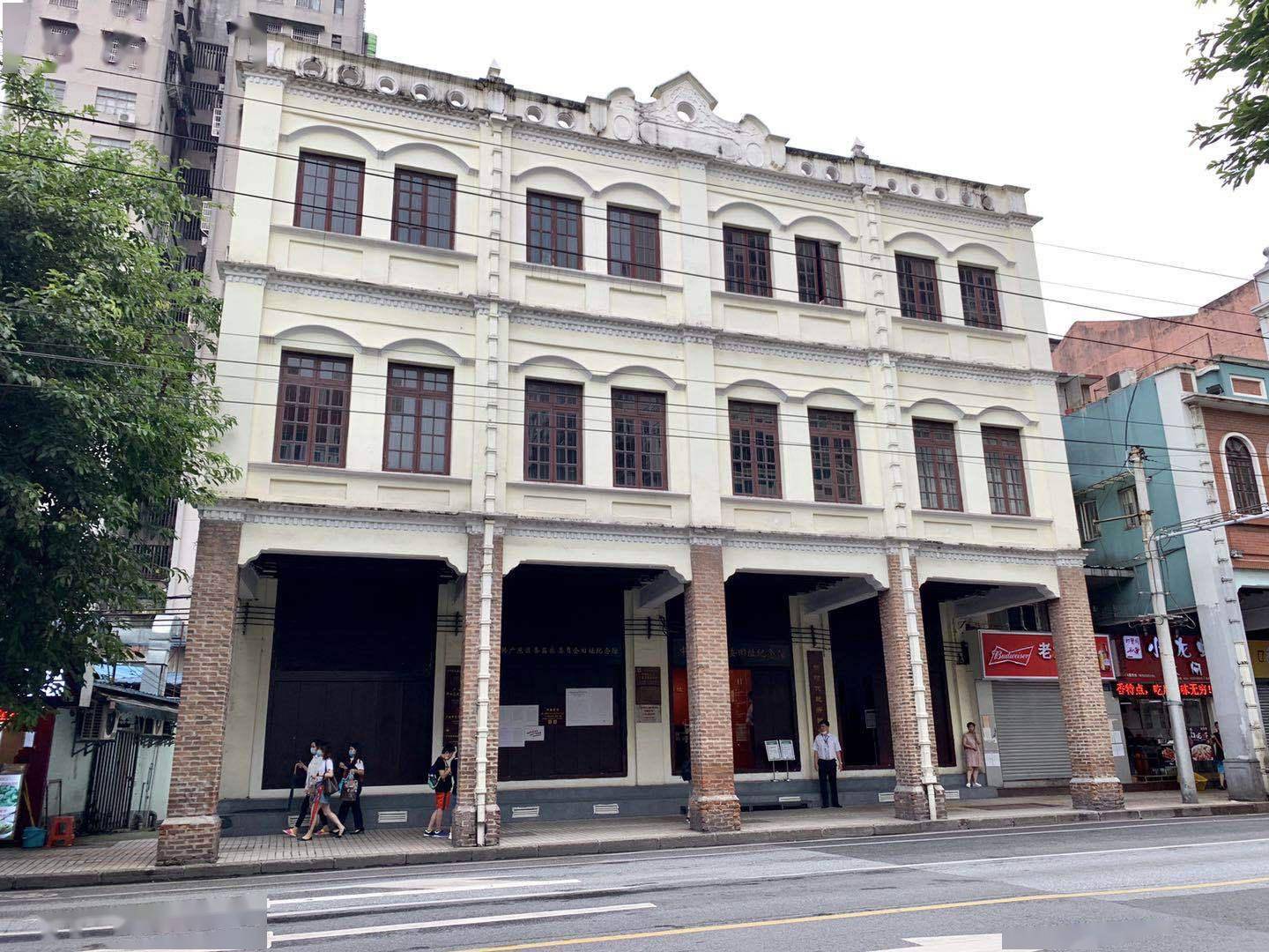 中共广东区委旧址纪念馆现参观热潮20年党龄党员重温入党誓词