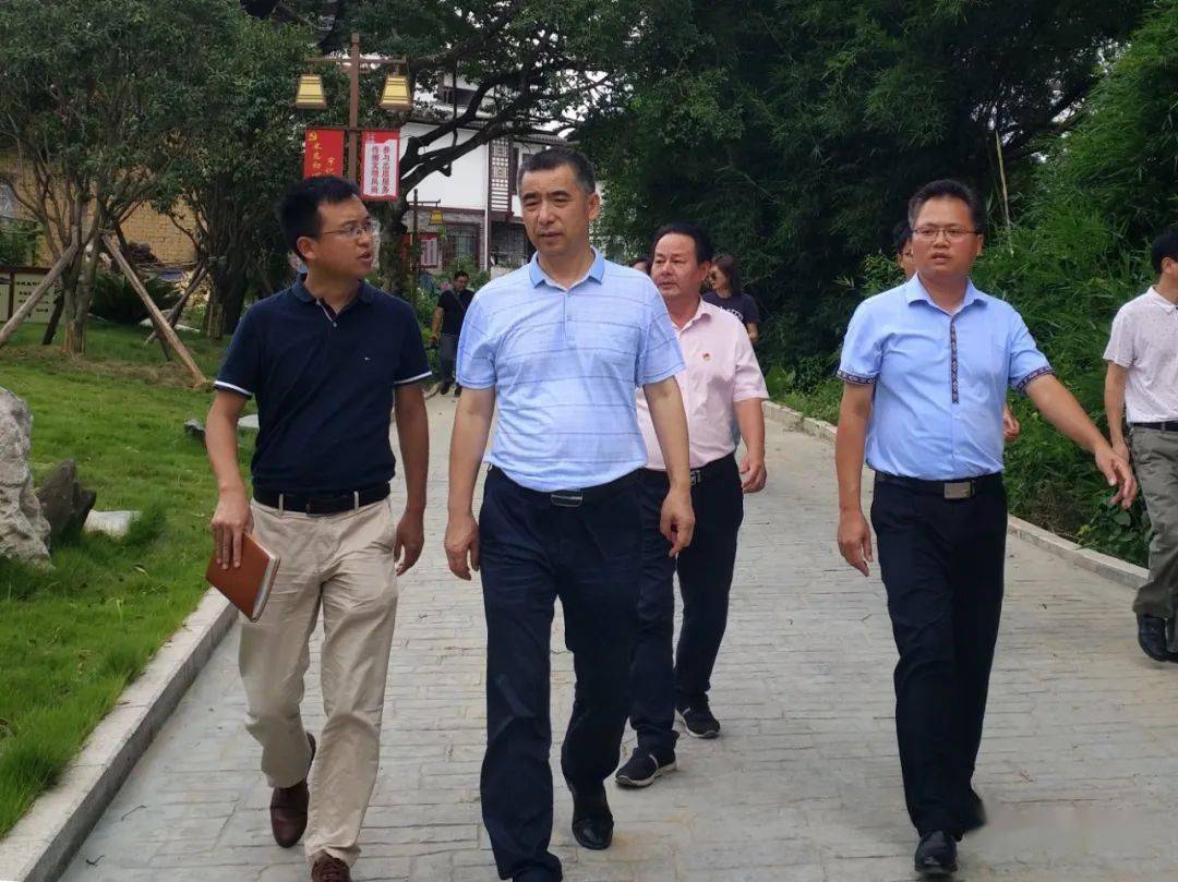 新华社广西分社到我县就30周年县庆宣传报道进行前期调研