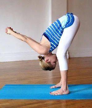 女明星们的蝴蝶背竟是翼状肩胛一场美丽的错误一整套矫正练习收藏级