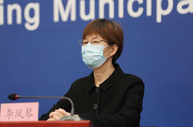 国家食品安全风险评估中心微生物实验室主任李凤琴出席新闻发布会