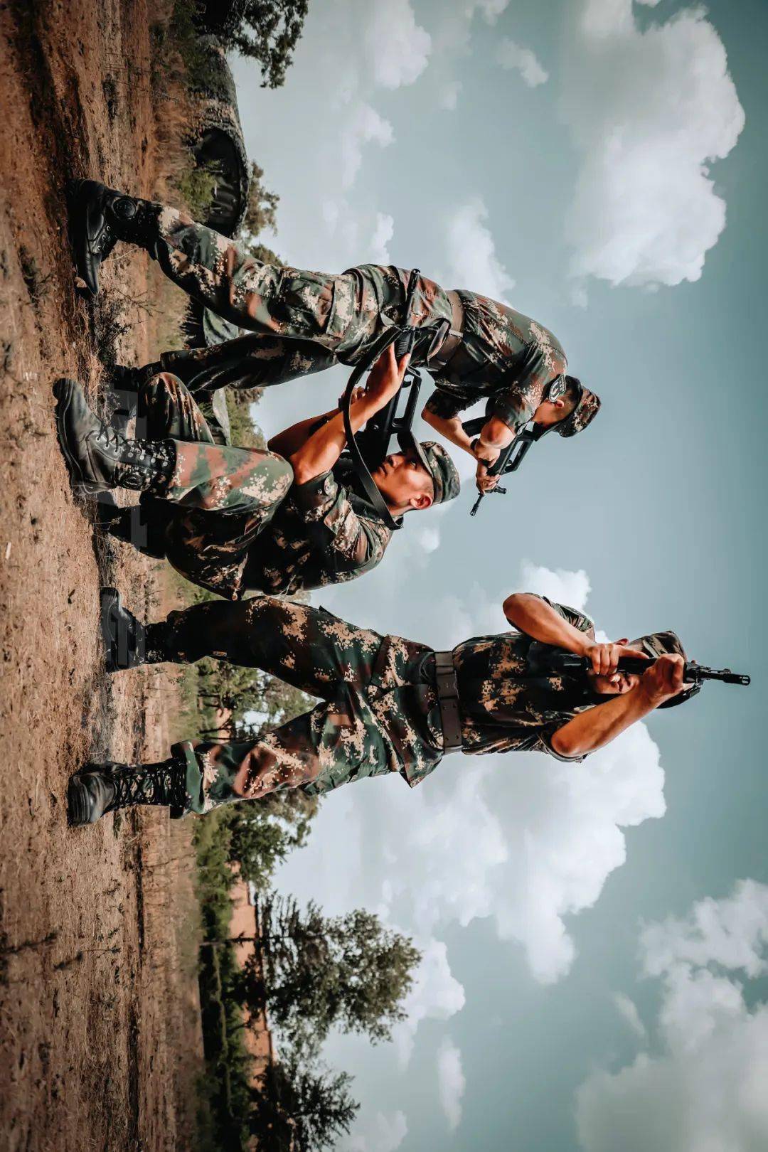 酷火箭军战术持枪训练高清大图来了