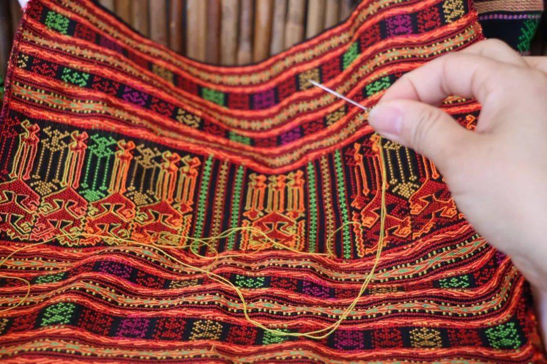 【吴夏2020夏令营】五指山非遗·黎锦研学公益夏令营来啦