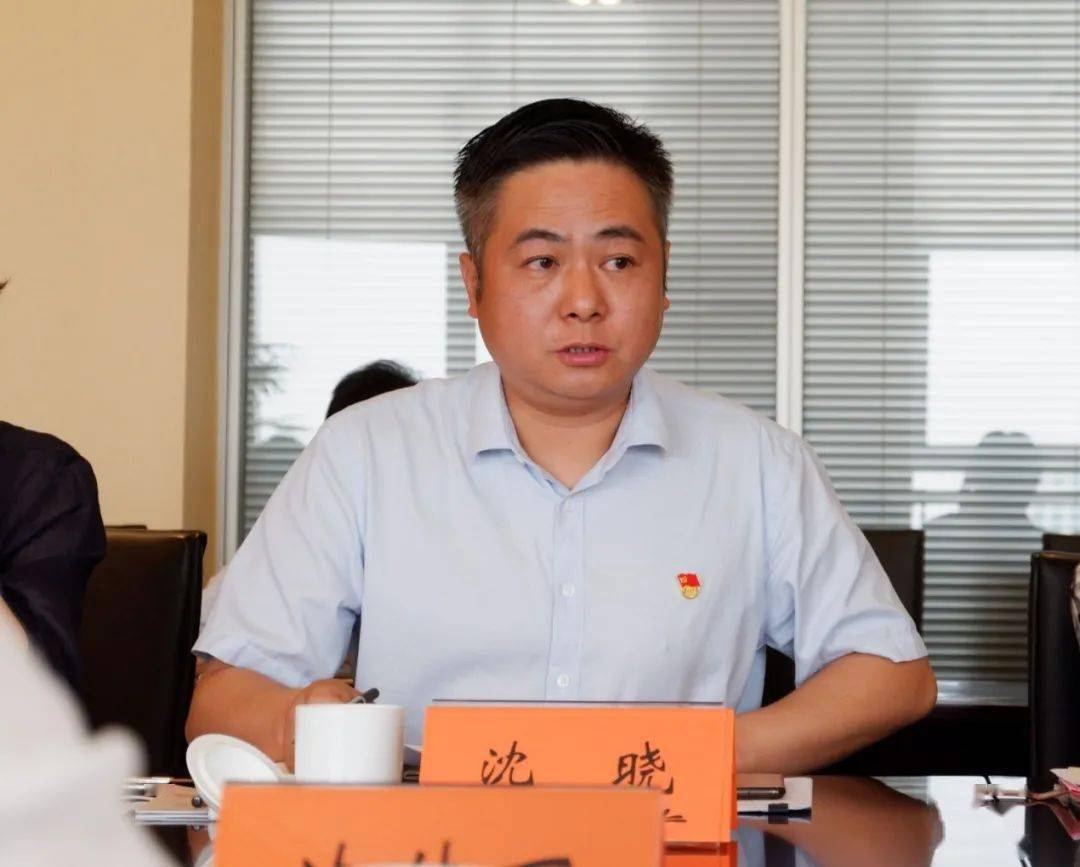 随后,江陵街道领导班子成员沈晓,胡卫娟,沈斌,张凌健就本次学习内容作