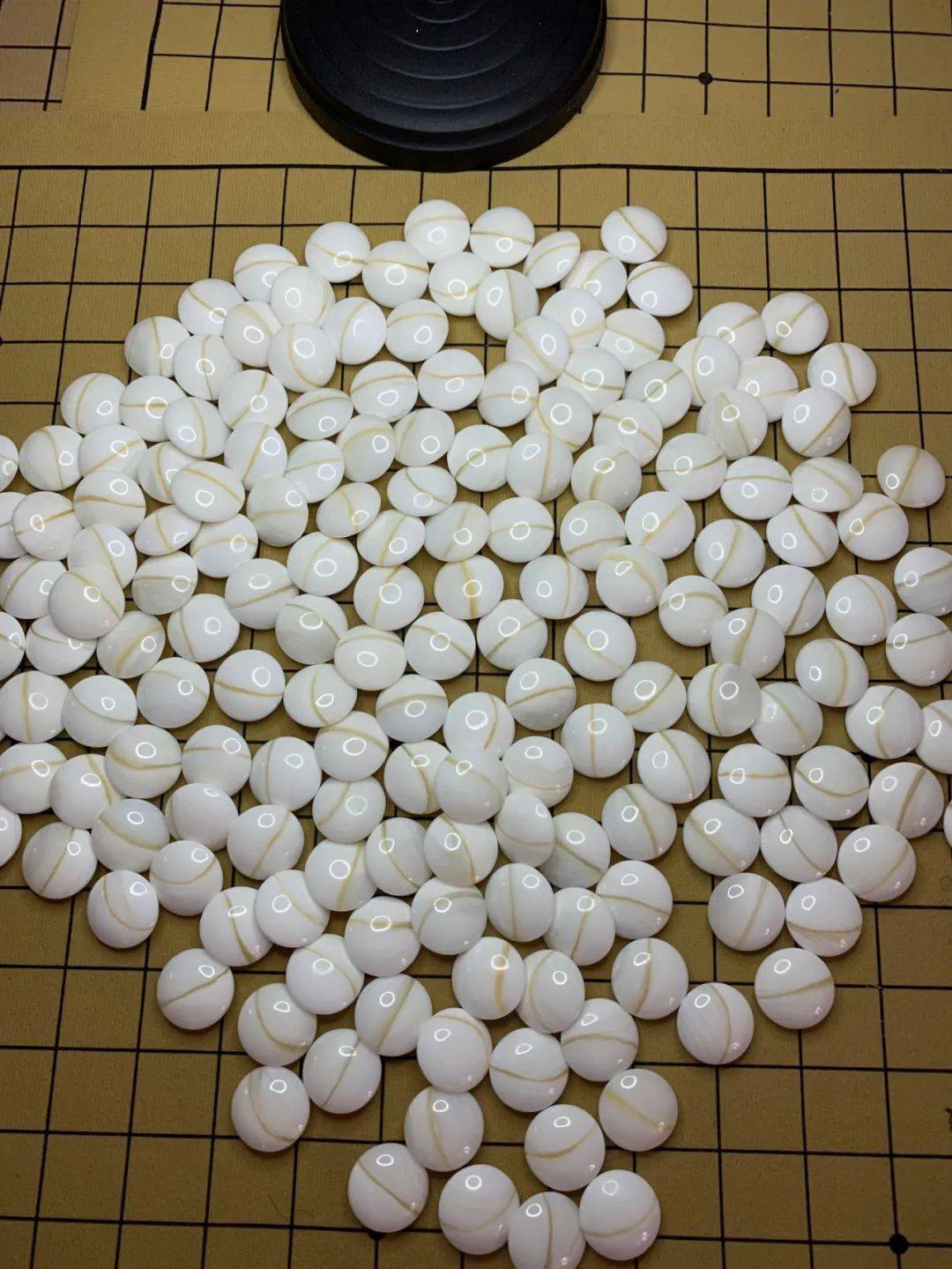 棋子规格:厚10mm,直径白22mm,黑22.