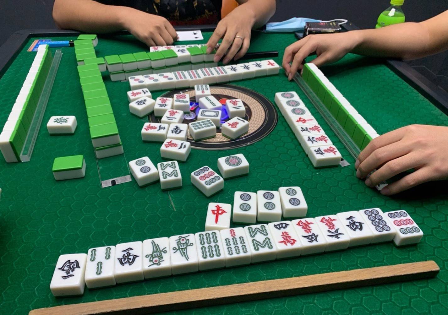 打麻将怎么控住局势高手取胜妙招都在这