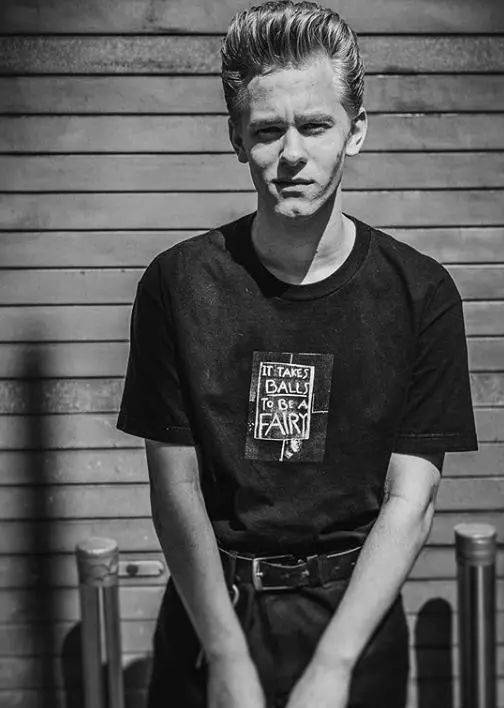 荷兰黑帮混混组团开理发店,专剪复古大油头,花臂店员变时尚icon_发型