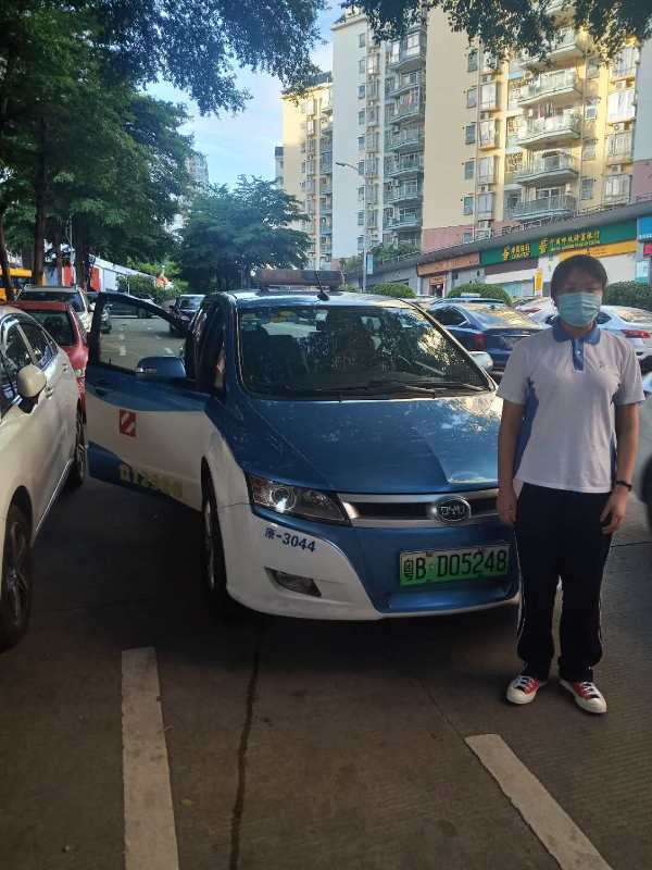 凭准考证可免费乘出租车,深圳高考首日康达尔爱心车队出车50台