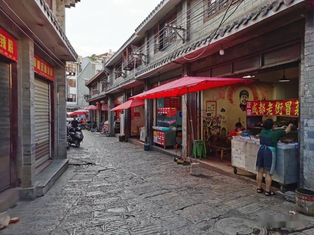 网红街区此起彼伏,不知昭通这条安静的巷子是否还有人记得!