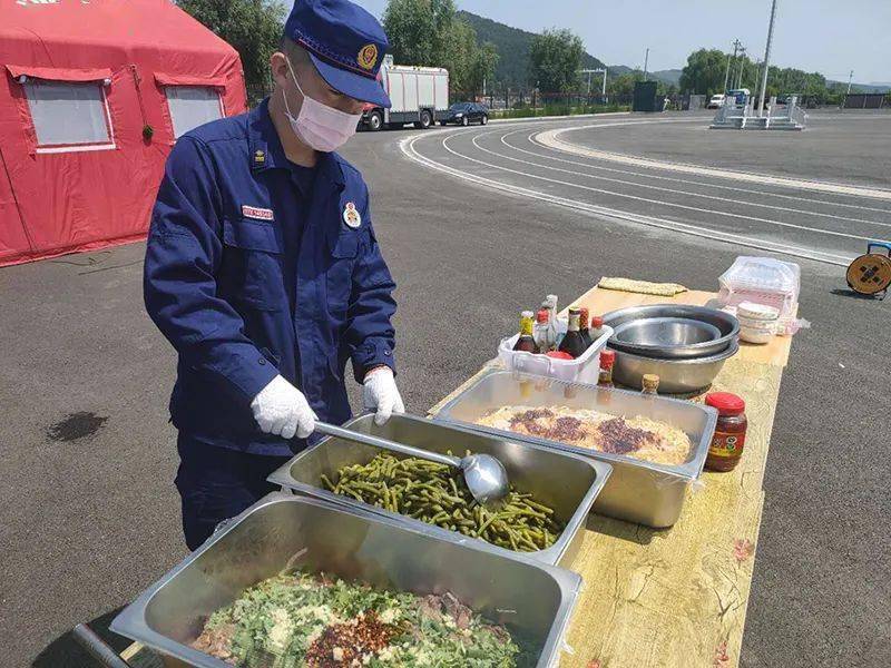 進入戰時狀態,演練現場共設置飲食製作,物資調集,宿營搭建等三項科目