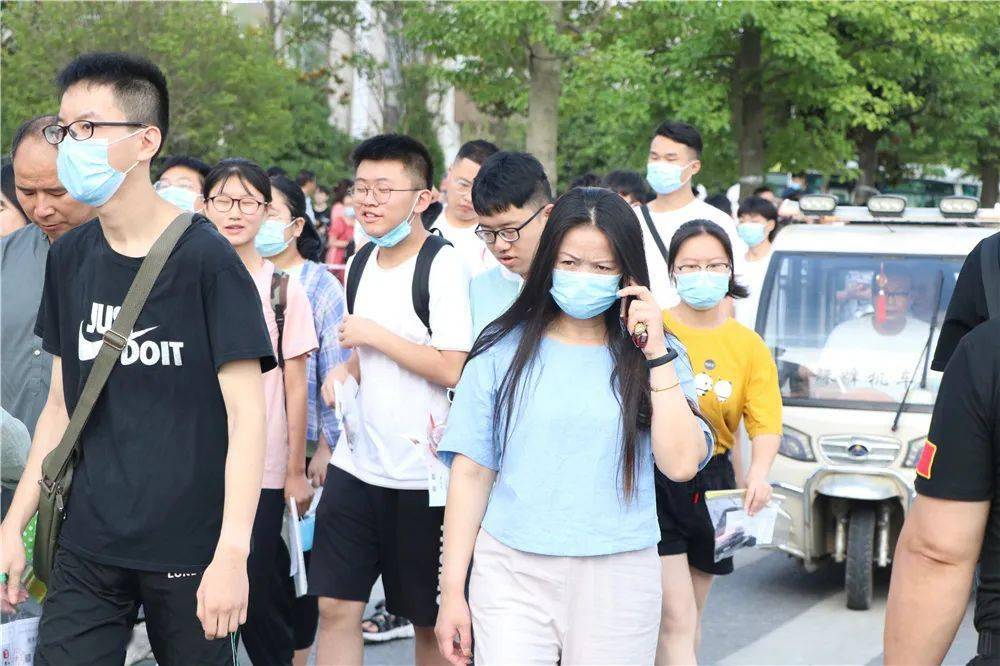 高考第一天汉中被这80张照片和1个视频刷屏了