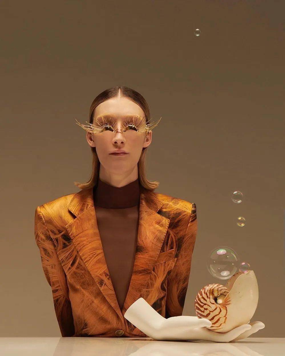 高境界「无实物高定表演」～schiaparelli又一次带着魔幻超现实主义