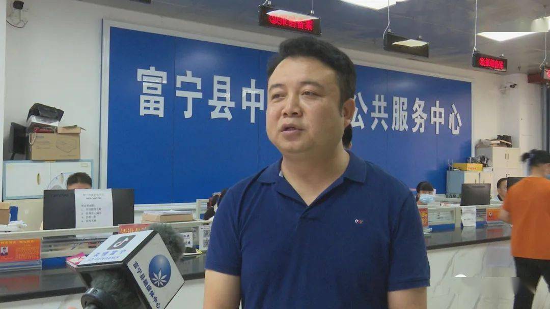 据县医保局医疗保险中心主任农刚介绍,新政策不仅统一整合了城镇职工