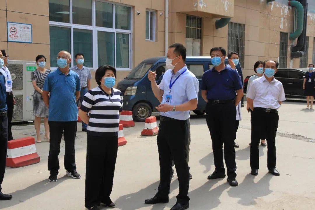 区人大副主任闫丕云一行到我院调研卫生健康工作