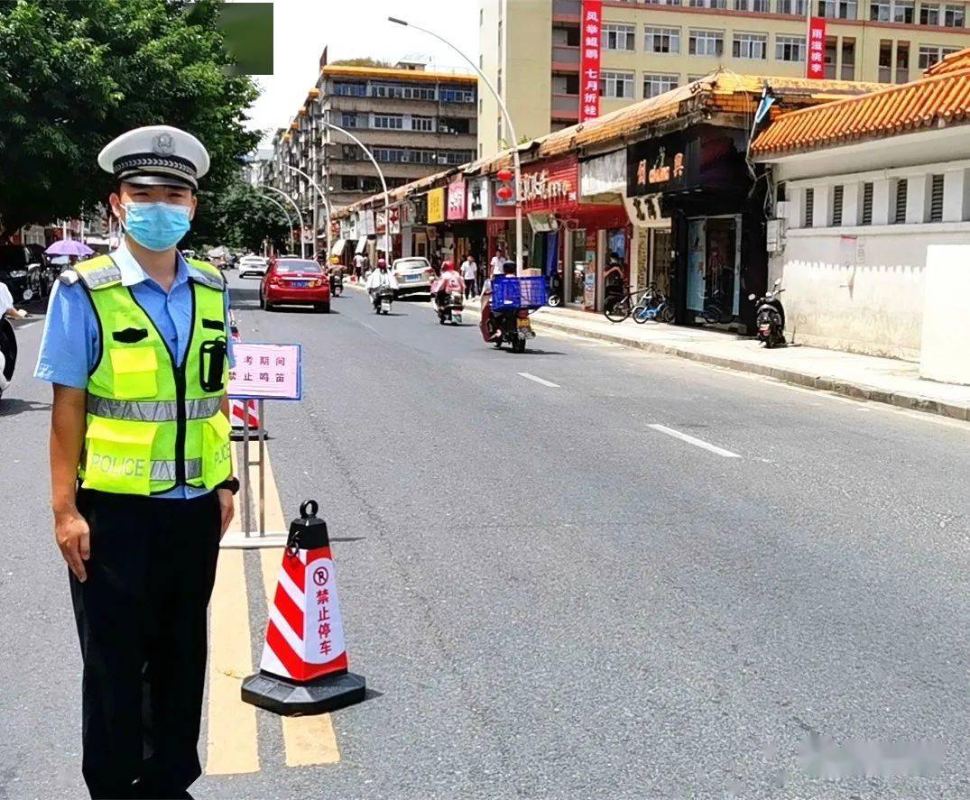 考生忘带准考证 交警蜀黍上演高考版"速度与激情"_普宁市