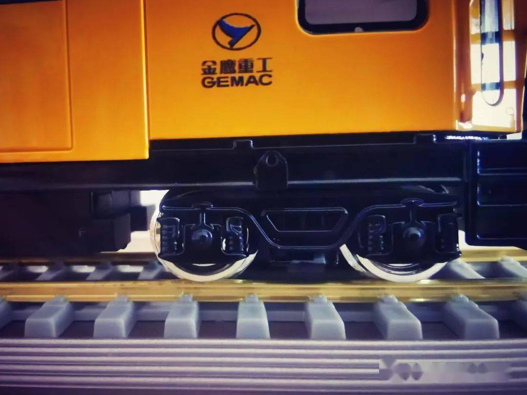 微众稀有题材金鹰重工cmc20型轨道打磨车模型