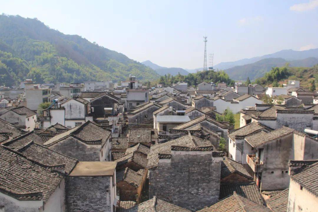 古色古香的里方村"立达堂"祖屋是我曾祖父胡善年所建.