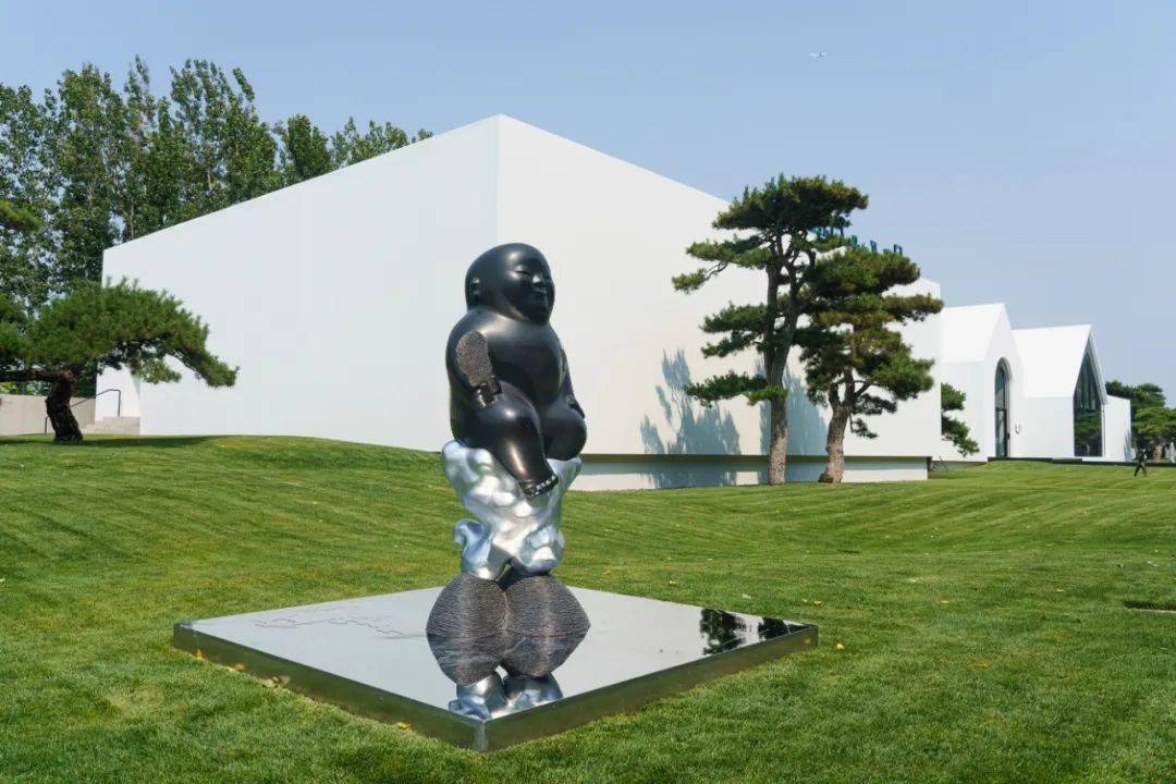 李真作为亚洲艺术中心全球独家代理的艺术家,以其兼融东方气韵及西方