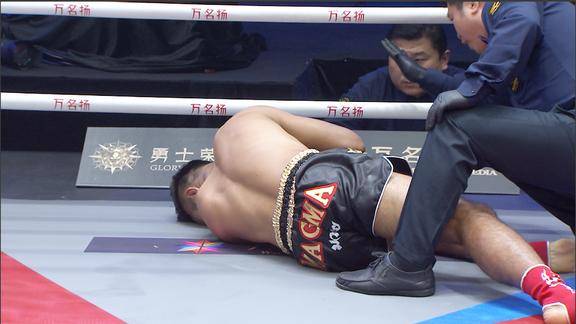 传奇泰拳王生涯最惨战邱建良一招ko令他躺倒擂台眼冒金星