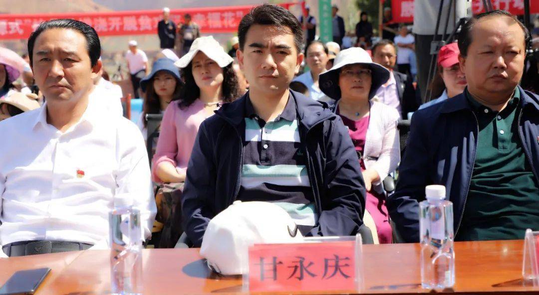 的领导嘉宾及职工有:县人大常委会副主任赵羽,人民政府副县长甘永庆