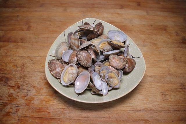 洗花蛤别只会用盐水泡掌握这3招花蛤吐沙快又彻底真实用