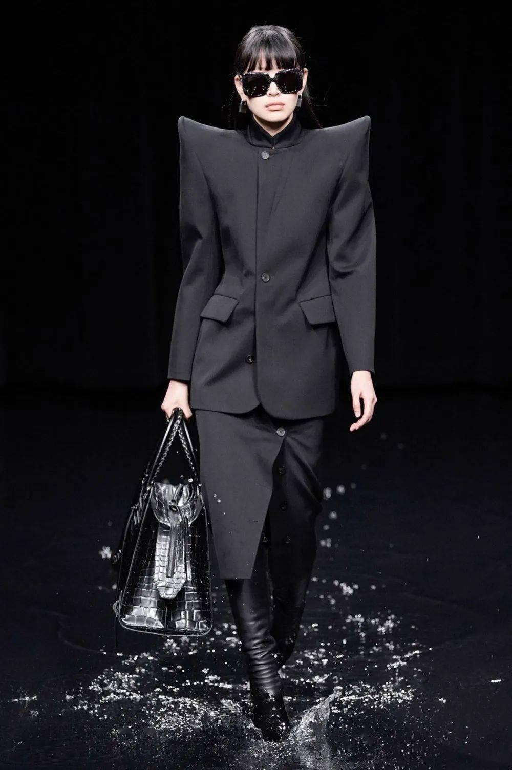 balenciaga(巴黎世家)2020秋冬高级成衣秀!