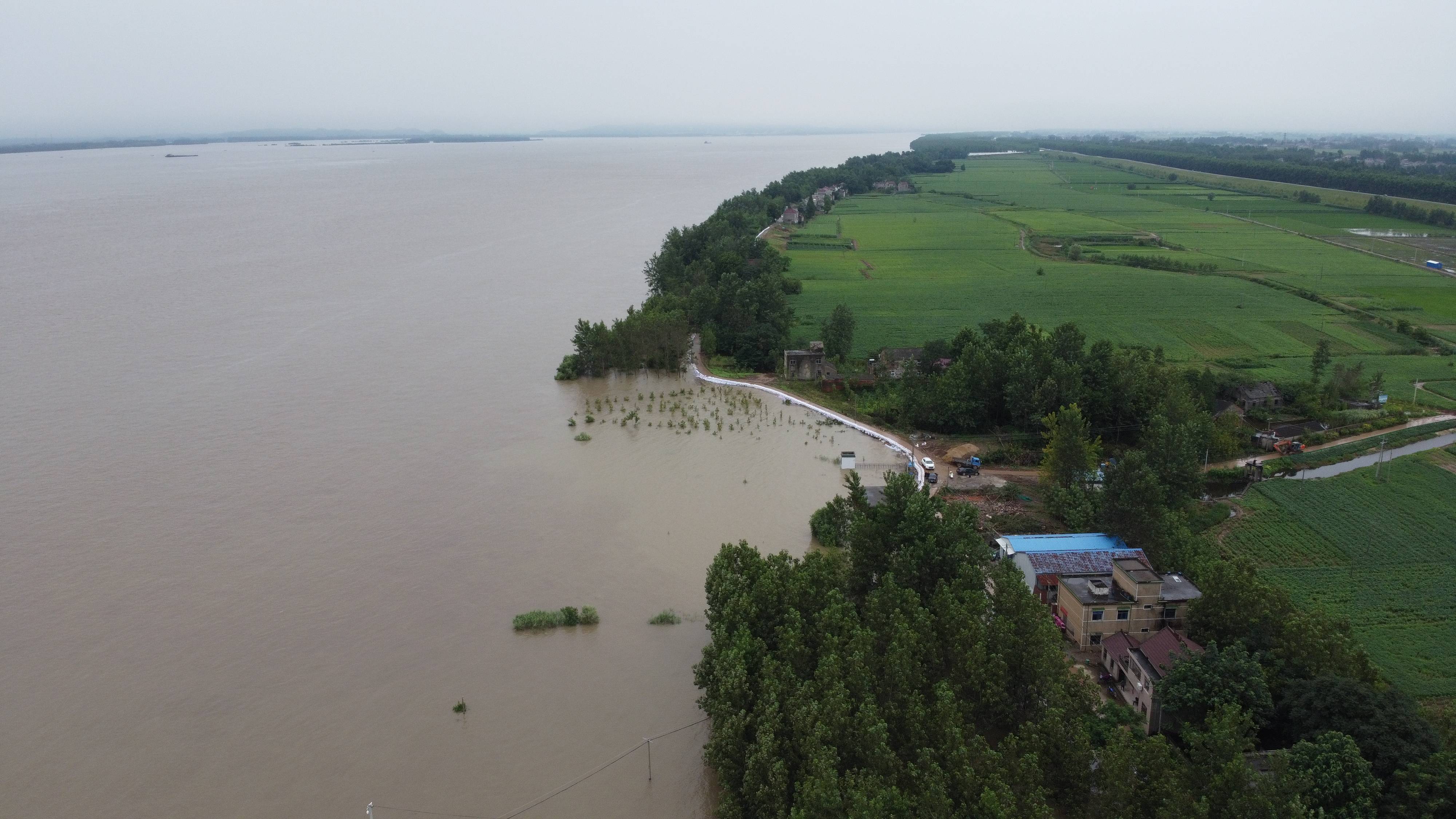 安徽望江县:不让洪水越过雷池"半步"