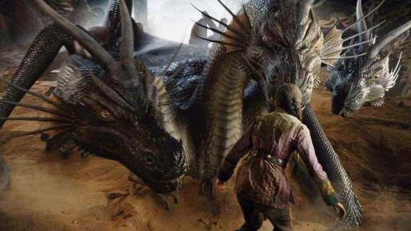 小伙在泉水里泡澡结果身体开始迅速发生变化最后变异成一头龙