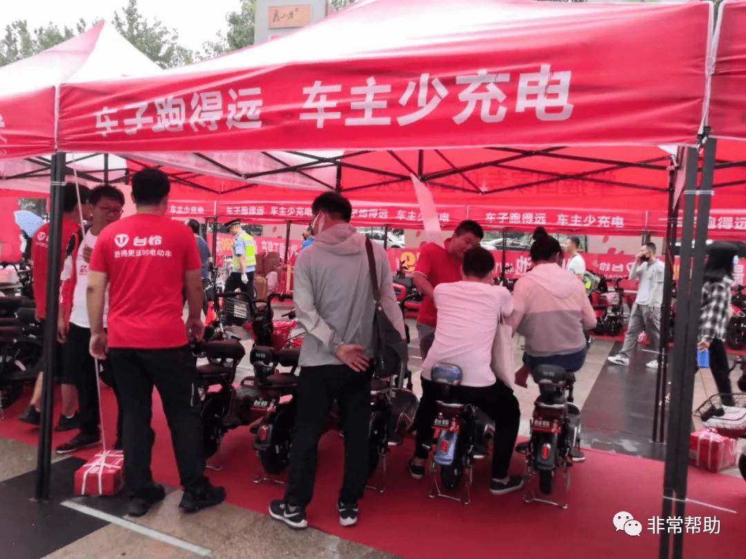 通过主持人若彤与"帮大哥"亲临现场,以及专属购车优惠,时尚街舞,互动