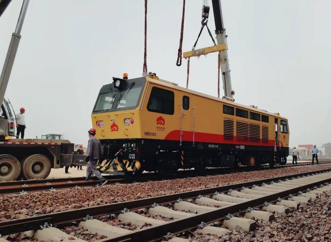 热烈庆祝洛阳市轨道交通1号线项目首批工程车到洛