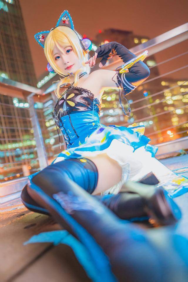 三组漂亮妹子cos的日本人气动漫lovelive系列角色造型可爱