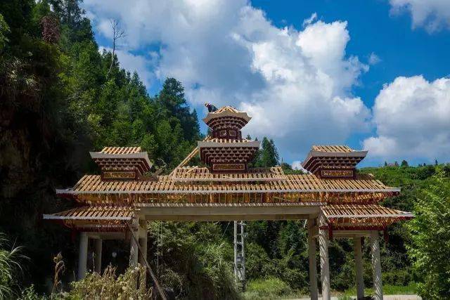 榕江县乐里镇最大的侗族村寨本里