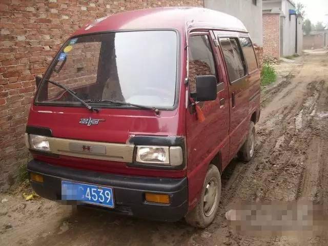 30年前 的临清,还没有出租车,满大街跑的都是"蹦的",远一点的有昌河.