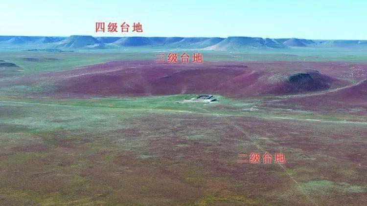 如图6所示,某海拔500米左右的玄武岩台地上,有较多