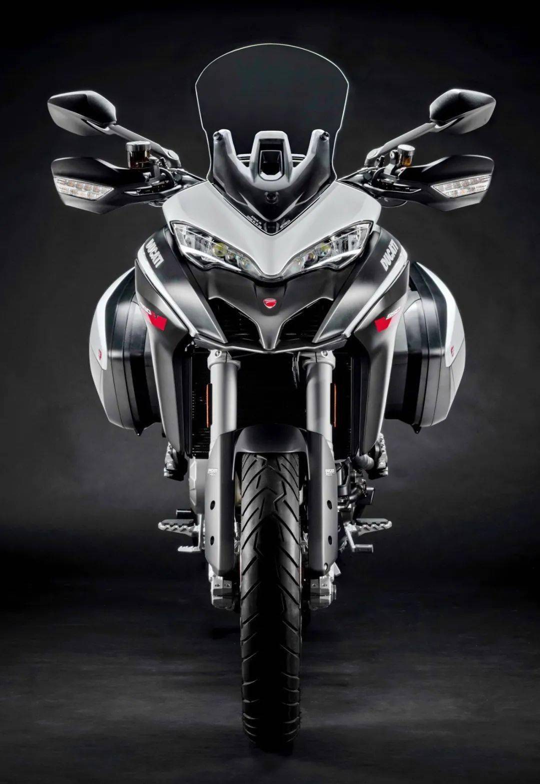 杜卡迪揽途 multistrada 950s gp 白