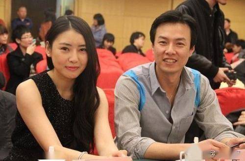 朱铁的妻子是叶亮,不是一名艺人,而是一所普通中学的美术老师.