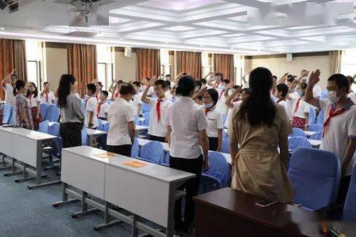 在飞翔前感恩母校在抗疫中歌颂刘小刘家桥小学2020届六年级毕业典礼