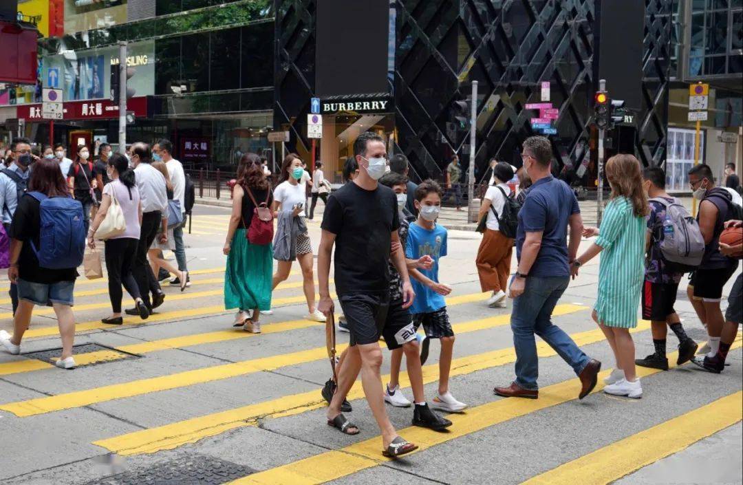 第三波疫情來勢洶洶,逾萬港人北上深圳