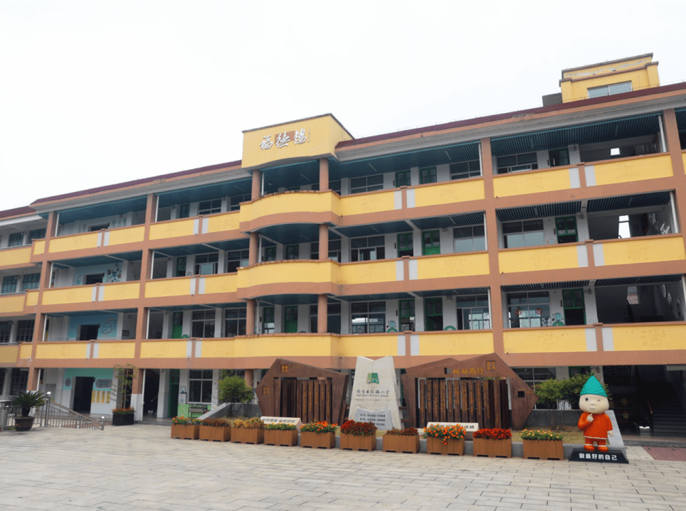 桃李人物在报福小学任教是一种福气