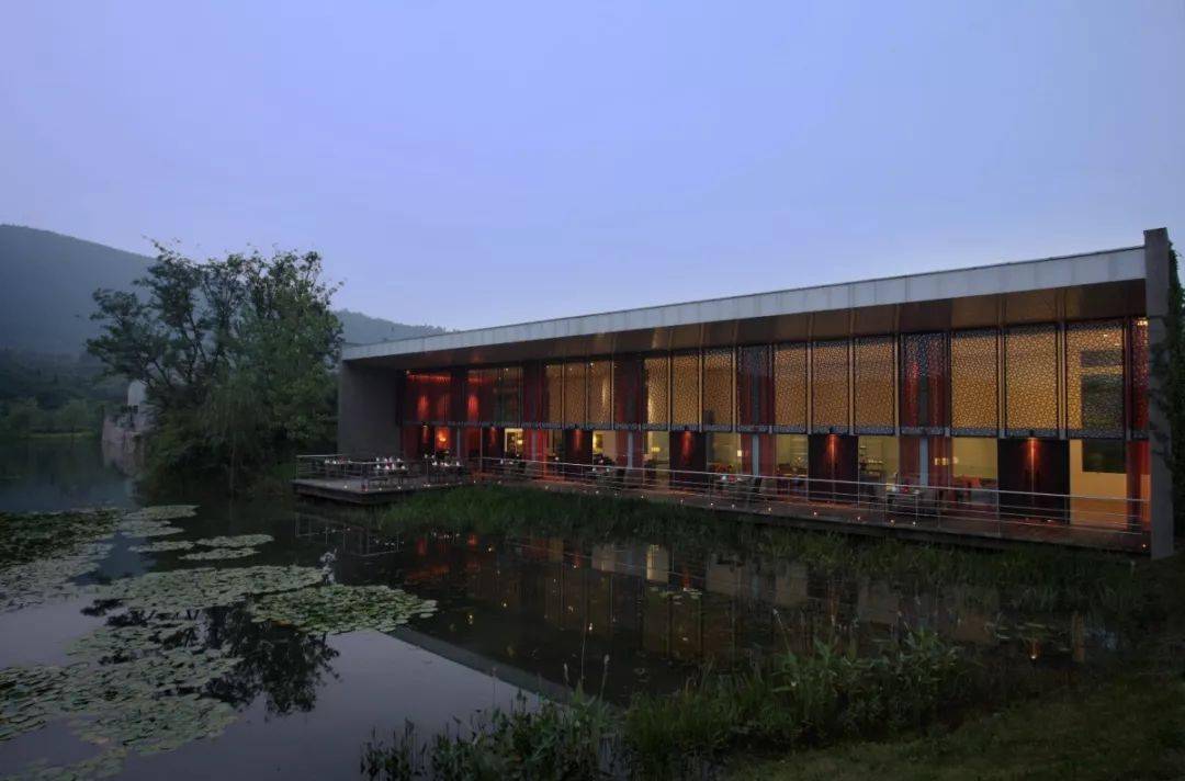 南京香樟华苹酒店在汤山就能享受巴厘岛的静谧村落和私人泳池别墅将您