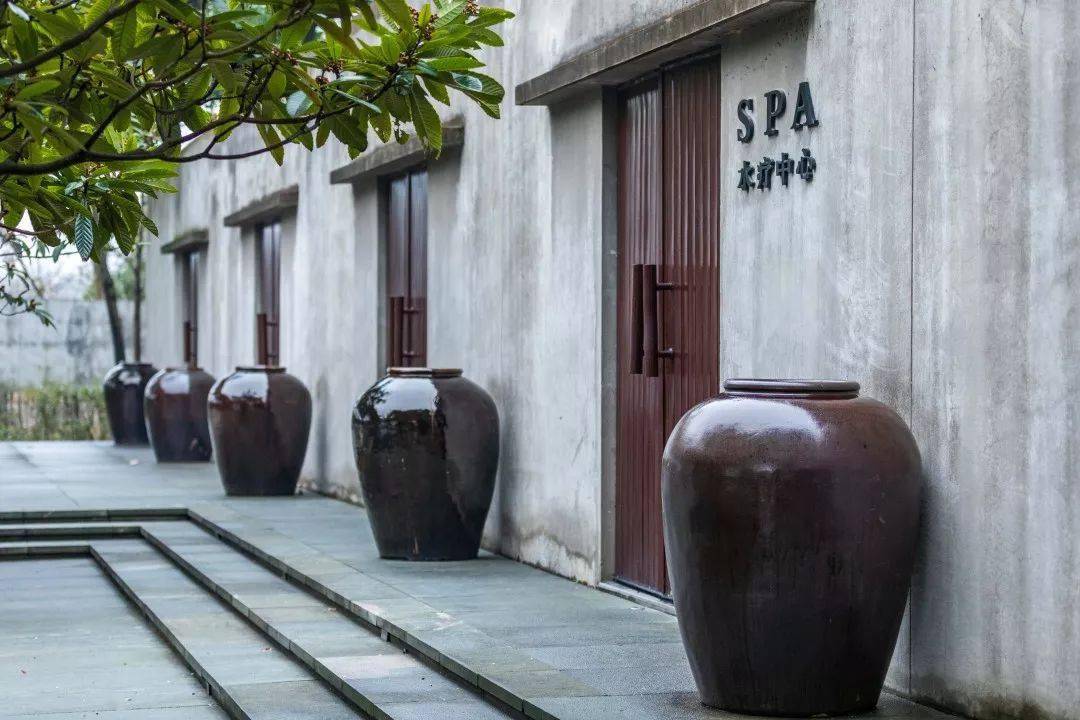 南京香樟华苹酒店在汤山就能享受巴厘岛的静谧村落和私人泳池别墅将您