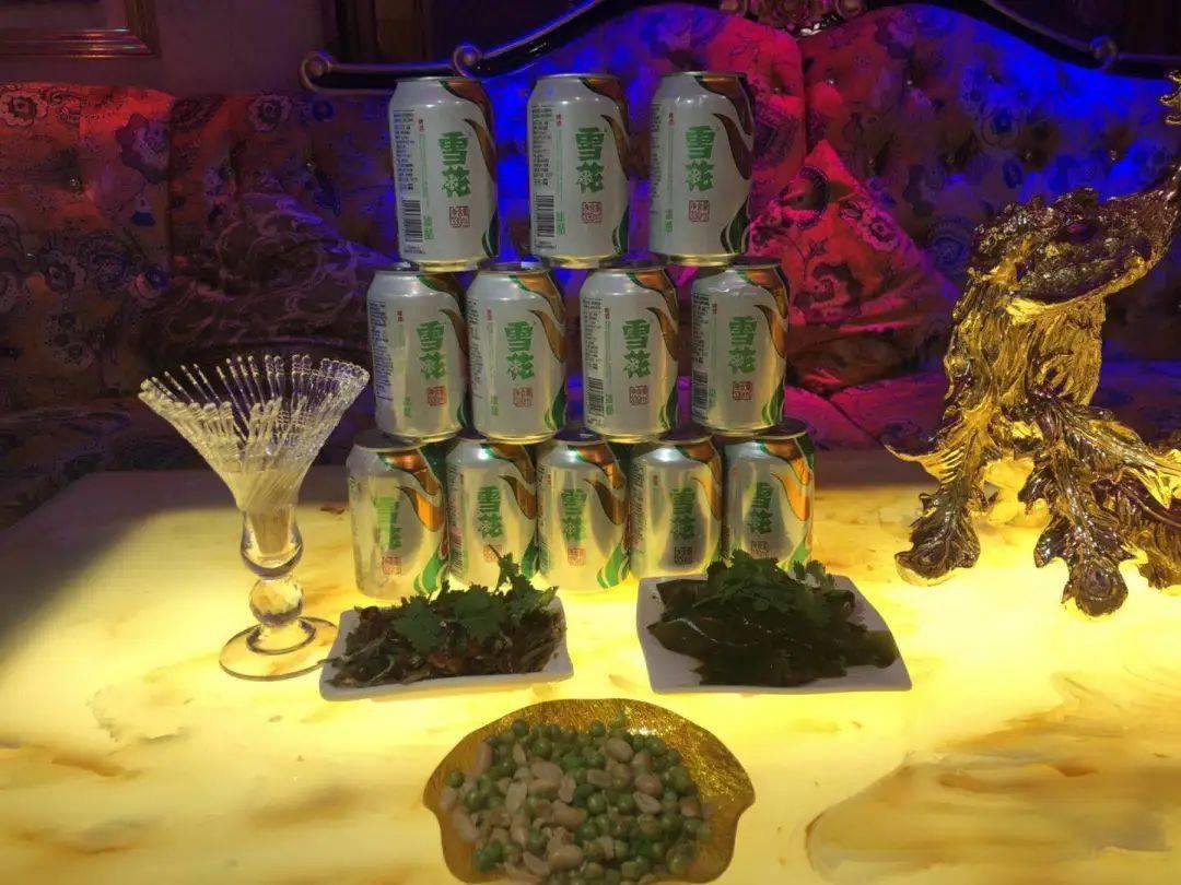 这时来几口小菜几瓶啤酒,岂不美哉