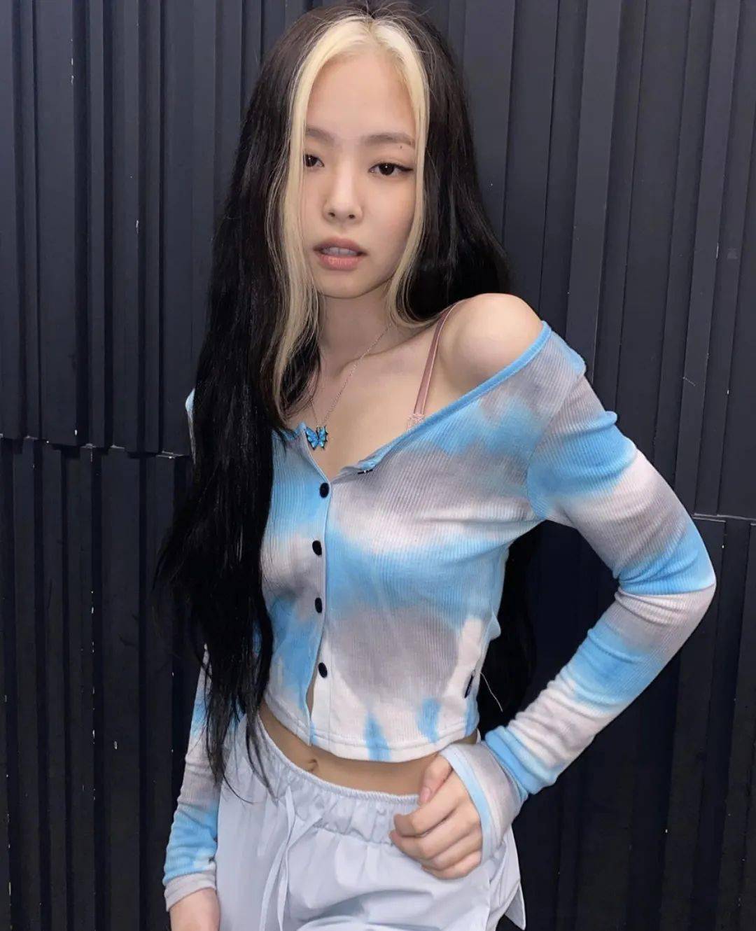 jennie碧梨的双色挑染你敢尝试么_颜色