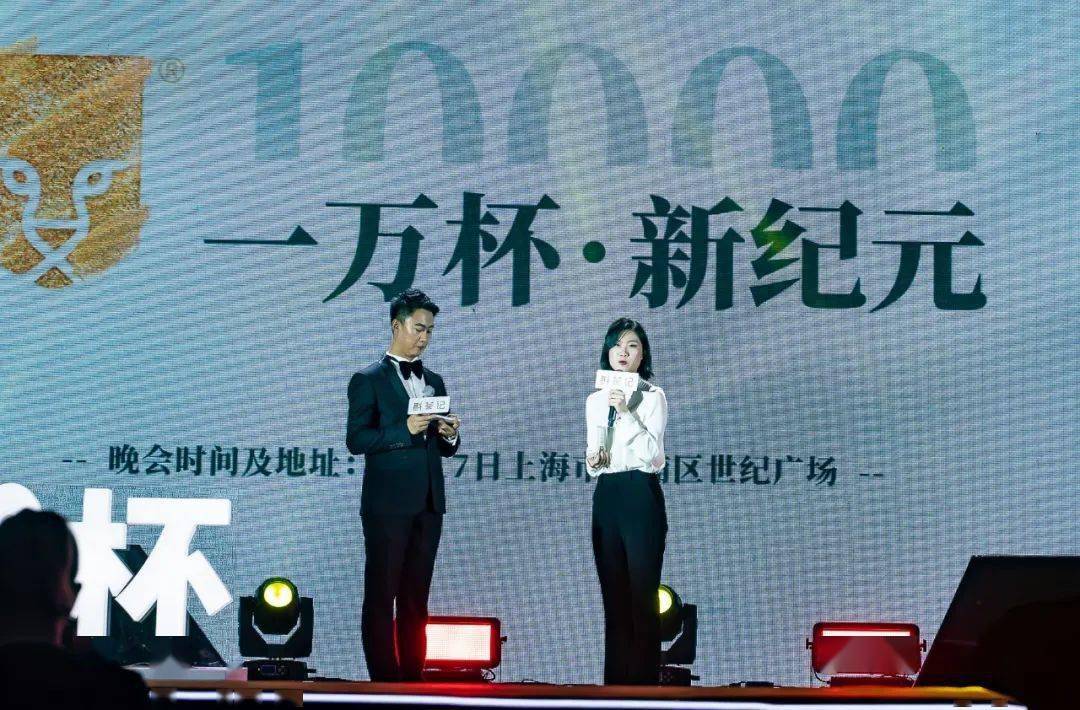 两年前,只有21岁的斟茶记创始人李书萱就敏锐的发现,整个奶茶行业