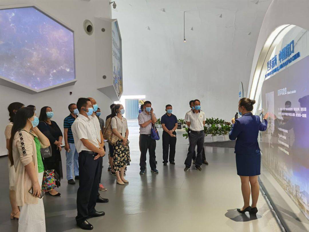 伍俊斌带队到深圳前海等教学基地调研