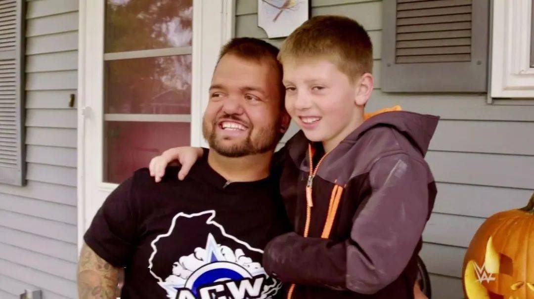 而是凭借自己的努力一次次地战胜它,这可能就是小霍斯十年wwe生涯带给