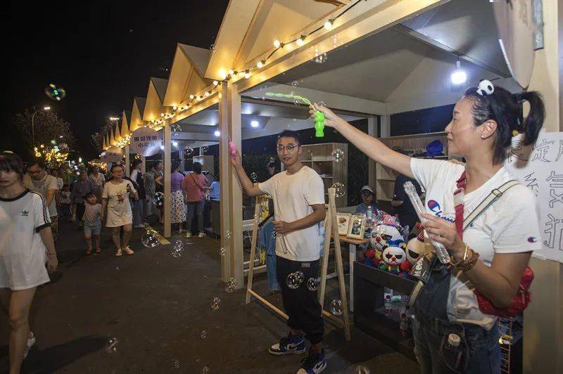 跨省游来湖州④在德清奇幻谷邂逅夏日夜晚的酷炫夜市