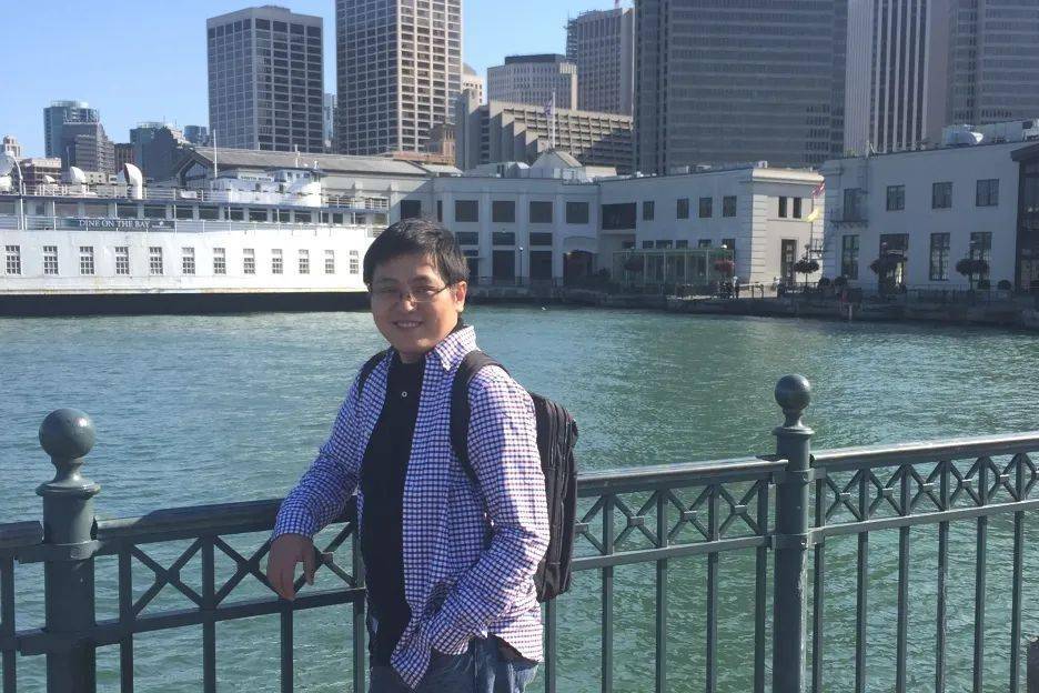 榜样青春无悔底色不改海淀优秀青年李先刚