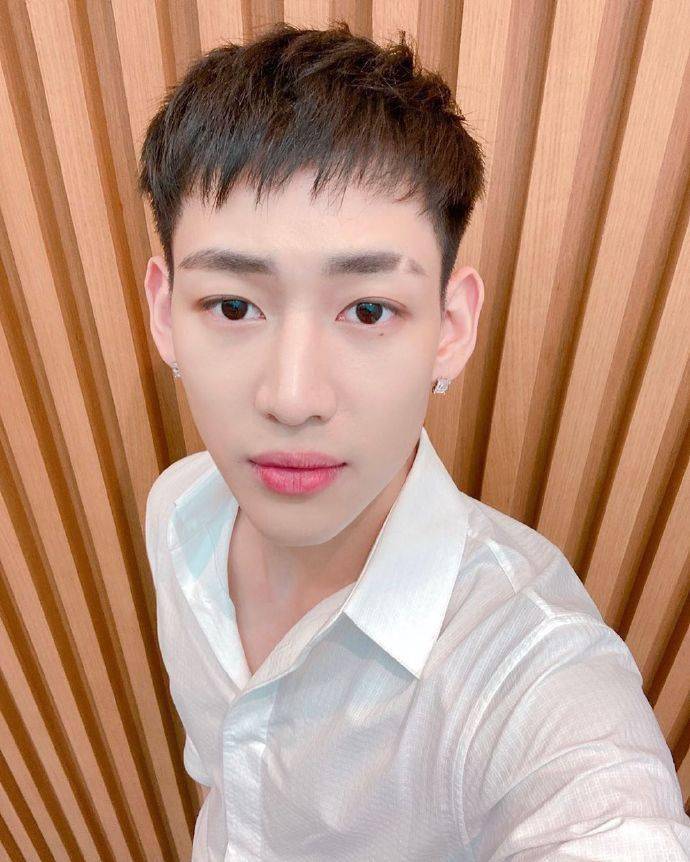 干练简约bambam&可爱小橘子段宜恩自拍公开~今天美貌也用心营业了